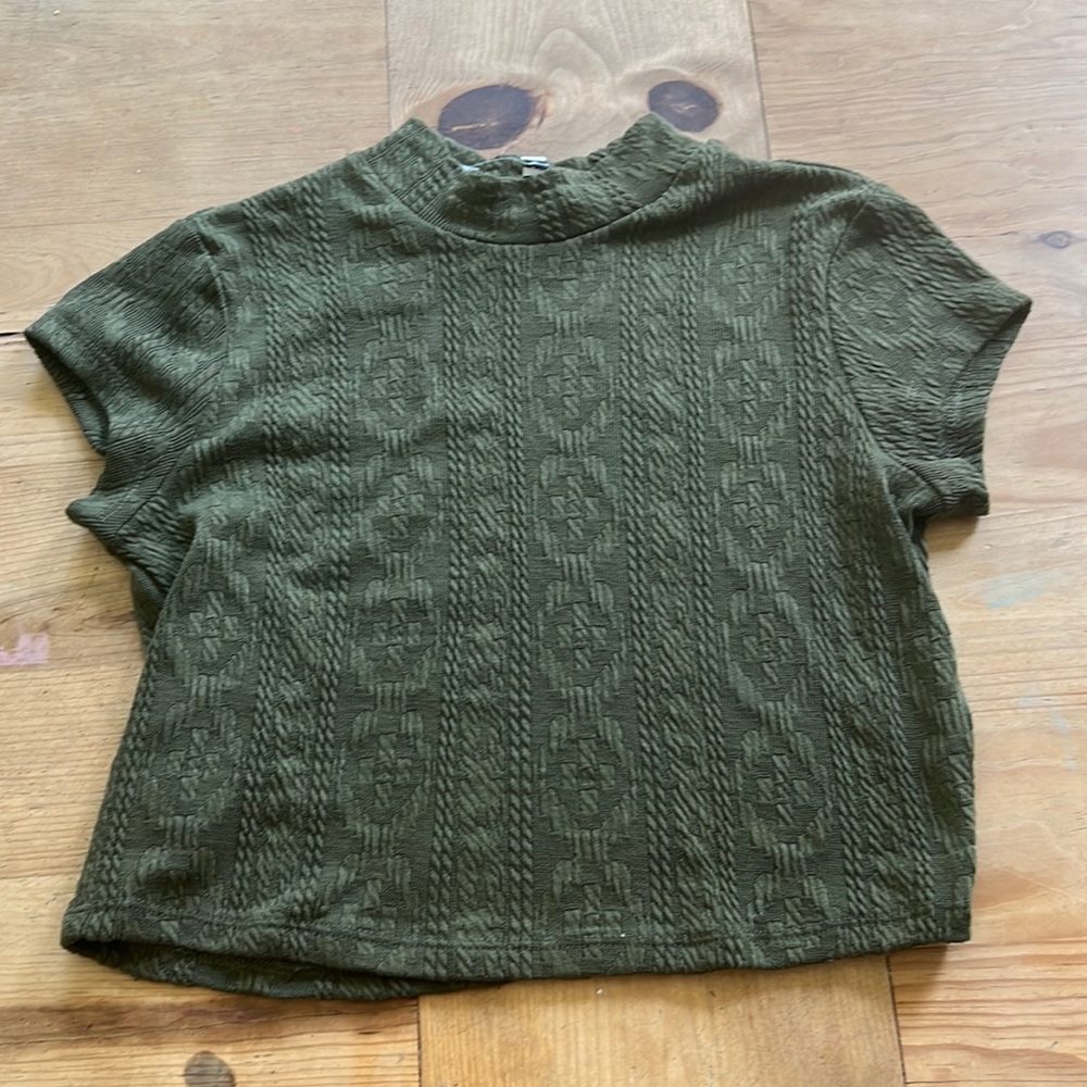Green short sleeve shirt, never worn, with tags, slightly cropped